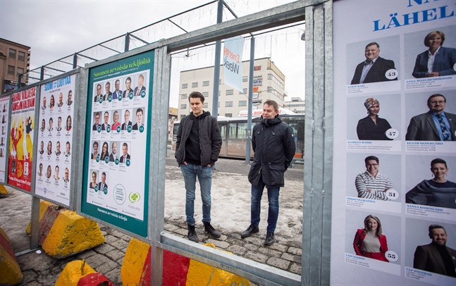 Med omkring två månader till valet för coronaläget med sig en del frågor. På bilden ser vi valreklam i Vasa inför riksdagsvalet år 2019.