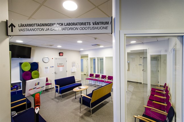 Inga vårdbolag lämnade i somras in anbud på läkarservicen i Kronoby. Marknaden fungerar inte, säger Soites vd Minna Korkiakoski-Västi.