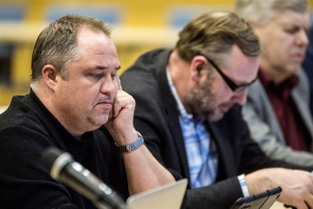 På måndagskvällen ska Karlebyfullmäktige fundera på om man ska ta emot 30 kvotflyktingar varje år eller vartannat. Styrelseordförande Reino Herlevi (C) anser vartannat år och väntar sig diskussion i fullmäktigesalen.