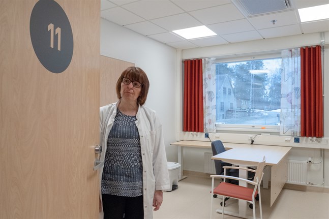 Överläkare Anne-Marie Rudnäs uppger att det för tillfället är lugnt på coronafronten i Jakobstadsregionen.