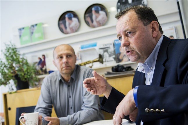 Hippi Hovi, vd för Kust-Österbottens företagare, och ordförande Mikael Fredman känner företagarnas oro.