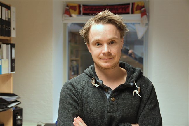 Thomas Karv säger att politiken ska vara invecklad, men att man ändå måste kunna nå ut till de unga.