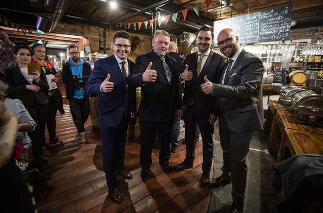 Mikko Ollikainen, Jukka Mäkynen, Joakim Strand och Kim Berg är redo för riksdagen.
