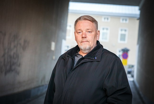 Jukka Mäkynen (Sannf) oroar sig för hur kommunalvalet ska kunna ordnas tryggt under coronapandemin.