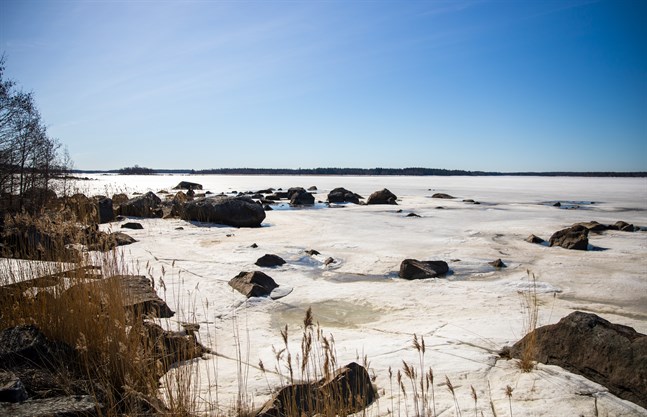 Om allt går väl kan det bli en solig påsk i år. Men meteorologen vågar inte lova något.