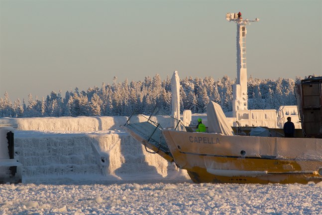 Färjan Capella har stått stilla under många dagar denna vinter.