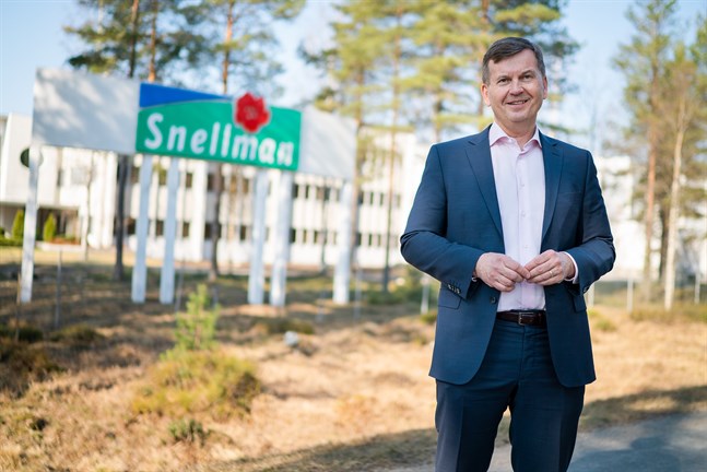 Snellmans koncernchef Erkki Järvinen kallade i fredags hela personalen på drygt 1 500 anställda till samarbetsförhandlingar, där man kommer att diskutera allt från permitteringar till semester.