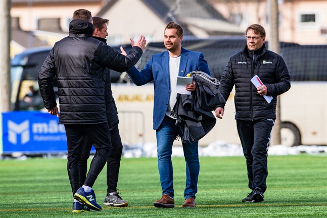 Jukka Karjalainen fick chansen att leda sitt MyPa i Jakobstad under 2019, Det får han inte nästa säsong efter att MyPa valt att säga upp honom.
