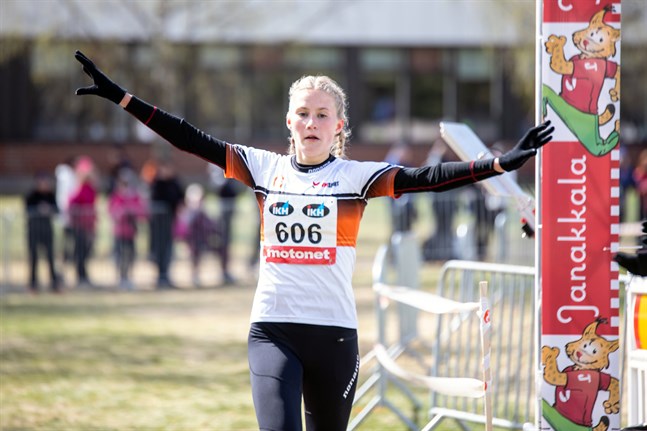 Nathalie Blomqvist är också en duktig terränglöpare. I fjol vann hon 19-årsklassen i FM.
