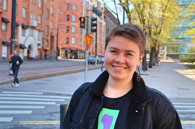 Regnbågsankans ordförande Bicca Olin har en hel del erfarenhet av Prideparader. – Pride behövs så länge vi lever i ett ojämlikt samhälle, säger hon.