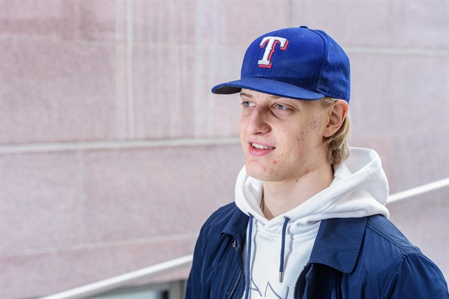 Tony Sund har gjort sin första match i den schweiziska ligan.
