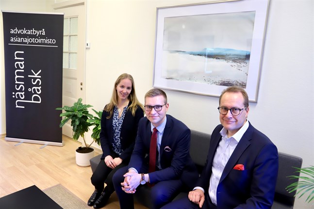 Advokaterna Sabina Saramo, Oskar Sundback och Christian Näsman vill hjälpa företagarna att förbereda sig inför olika situationer som kan uppstå i privatlivet.