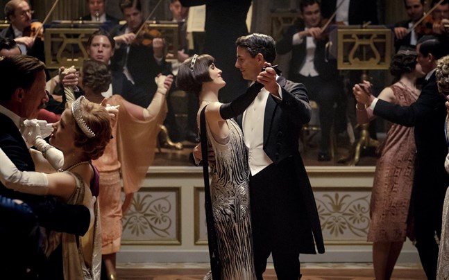 Lady Mary (Michelle Dockery) tar en svängom med sin make Henry Talbot (Matthew Goode) i den kommande "Downton Abbey"-filmen som har premiär i höst.