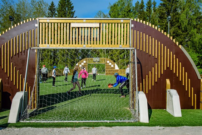 I Vasa ordnas klubbverksamhet på skolorna nästan som vanligt. I Korsholm är klubbarna på paus till och med slutet av oktober.