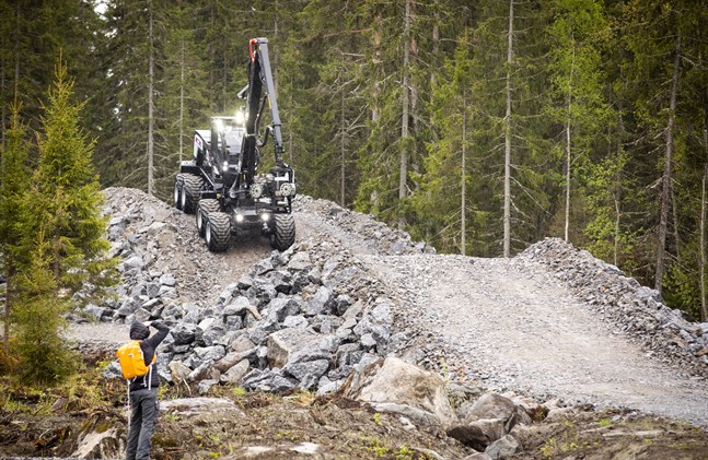Logset väntar på att marknaden ska komma igång. På grund av lite efterfrågan inleder man samarbetsförhandlingar, för andra gången i år.