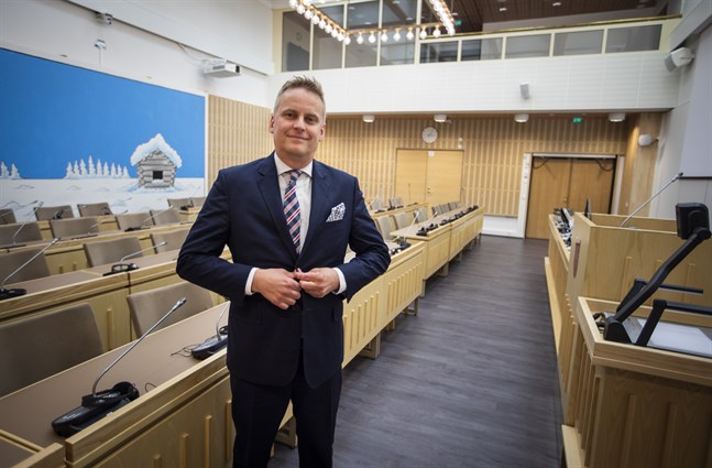 Korsholms styrelses ordförande Samuel Broman berättar att styrelsen enhälligt godkände beslutet om att gå med i reformarbetet.