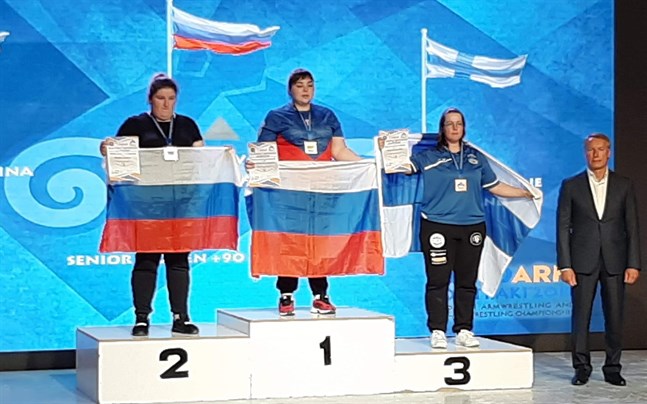 Anne Söderlund, Armsport Esse, korades till EM-bronsmedaljör i armbrytning vid mästerskapen i Grekland. De övriga medaljerna togs av ryskorna Valentina Balutjukova (guld) och Madina Kairova.