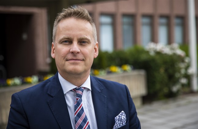 Styrelseordförande Samuel Broman framhåller att styrelsen ska övervaka att de bestämmelser och riktlinjer som fullmäktige gjort efterföljs.