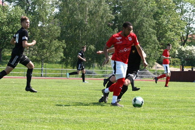 Sportings anfallare Benjamin Osei-Safo hade en del målchanser mot SIF, men denna
dag var krutet vått i bössan.