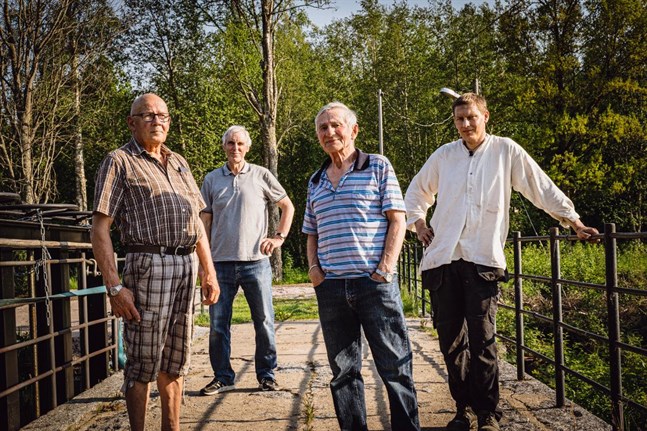 Stig Holmlund, Paul Sandström, Håkan Wörgren och Niklas Svevar skulle gärna se att ruinerna skulle få tak och väggar.