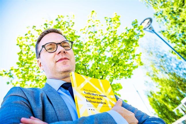 Mats Brandt säger att utredningen är på hälft och att man därför inte offentliggjort konsultrapporten.