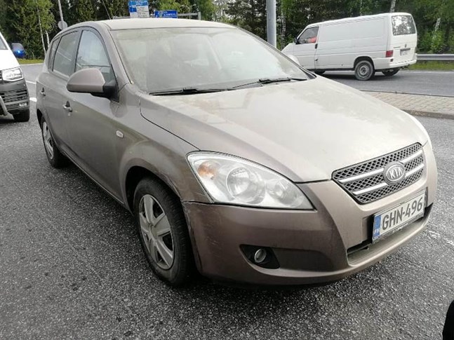 Personbilen är en Kia Ceed av årsmodell 2007 med registreringsnumret GHN-496.