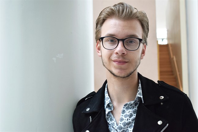 Philip Järvenpää är en av solisterna under Elvis-konserterna i Schaumansalen.