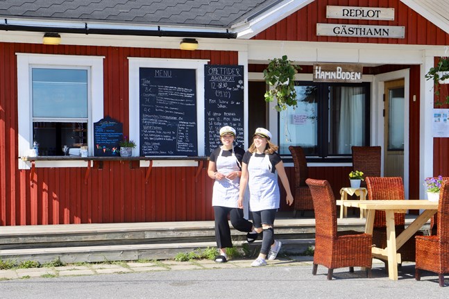 Nu har Olivia Nabb och Agnes Fogelberg stängt Hamnboden för i sommar. Planer finns inför en ny säsong men då utan Agnes.