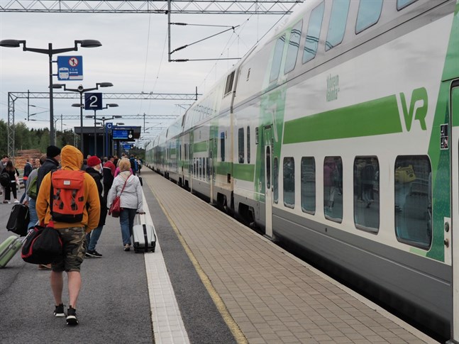 Tre personer omhändertogs vid tågstationen i Seinäjoki.