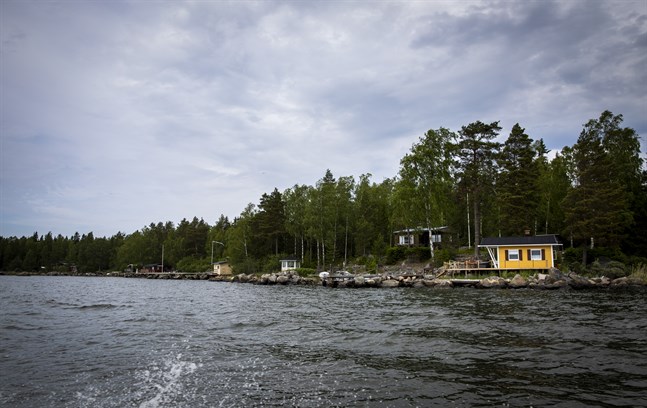 Sommarstugor och strandtomter sålde bra i fjol. Här en arkivbild från Fårörarna.