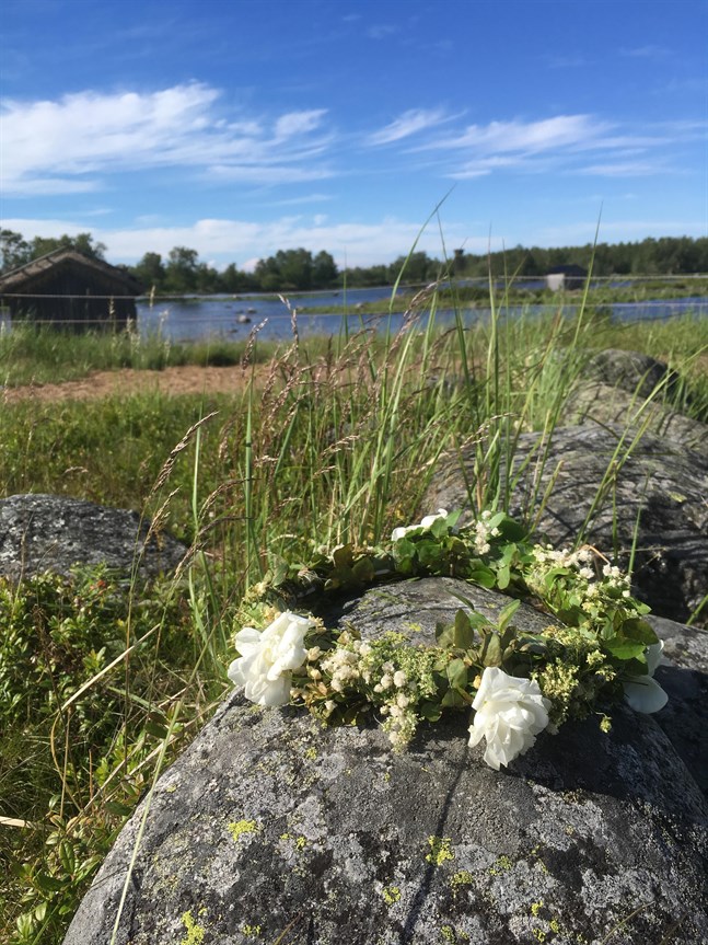 Midsommarkrans vid Bodback, Björköby.