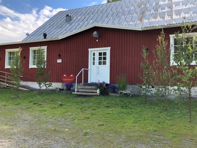 Bertby UF-lokalen i Vörå är pyntad inför konfirmation.