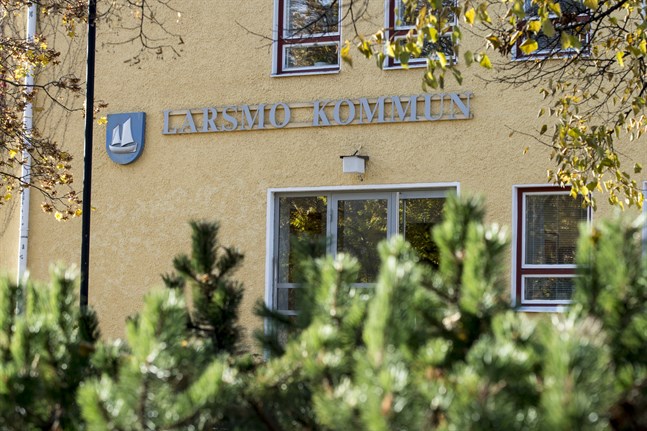 Larsmostyrelsen säger ja till hundra flyktingar till regionen årligen fram till år 2020.