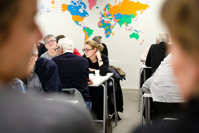 Översiktsbild från workshop med föreningar i Campus Allegro, 2018. Pernilla Howard och Therese Sunngren-Granlund i förgrunden.
