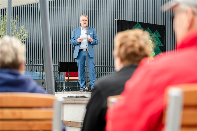 Peter Östman (KD) är också fullmäktigeordförande i Larsmo. Han höll öppningstal på Larsmodagarna i somras.