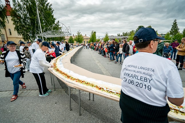 Den slutliga längden på falafelrullen var 72 meter och 32 centimeter.