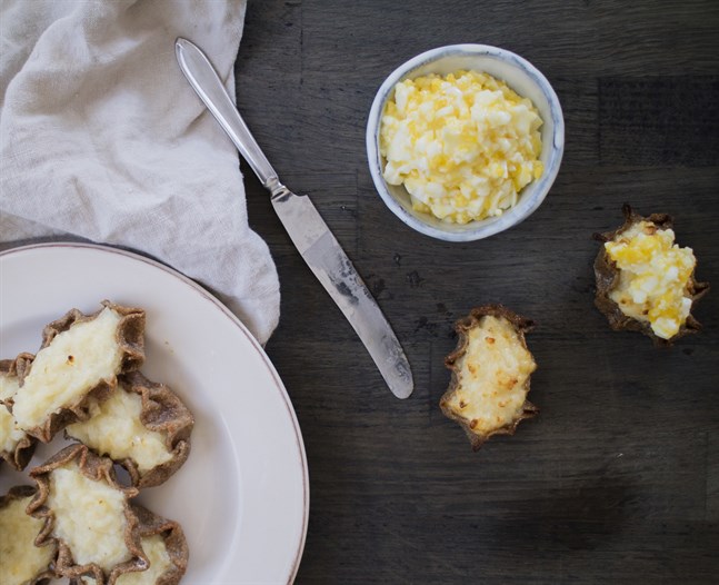 Klassiska karelska piroger hör hemma på varje brunchbord.