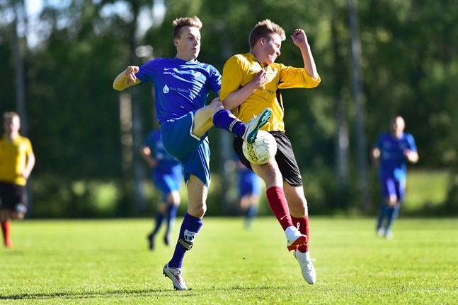 Pedersöre FF II och Esse IK III drabbade samman på Falli i fjol. De lägre serierna startar 13 juni.