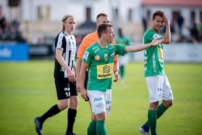 Timo Rauhala (i förgrunden) och Harri Heiermann är tillbaka i KPV:s startelva i dagens derby mot Joonas Häkkinens VPS i Karleby.