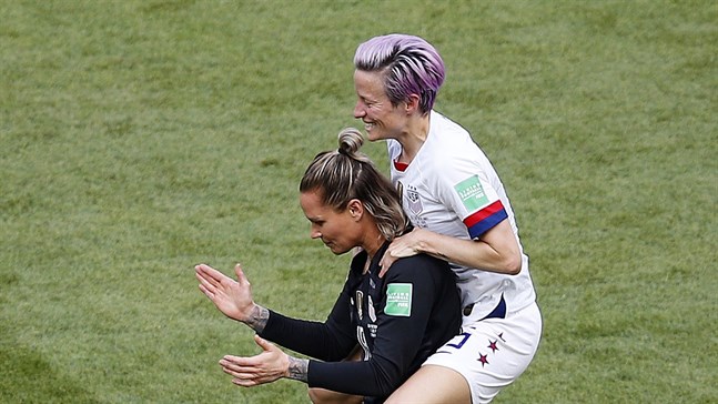 USA:s reservmålvakt Ashlyn Harris och Megan Rapinoe väljer båda att avstå ett besök i Vita huset efter VM-guldet.