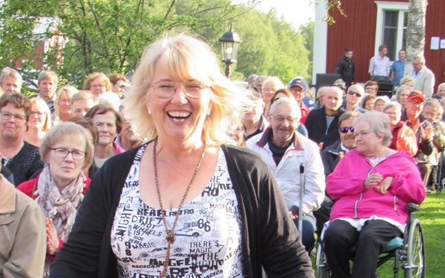 Teresa Witting-Eklöv är sprittande glad och gör en bejublad comeback.