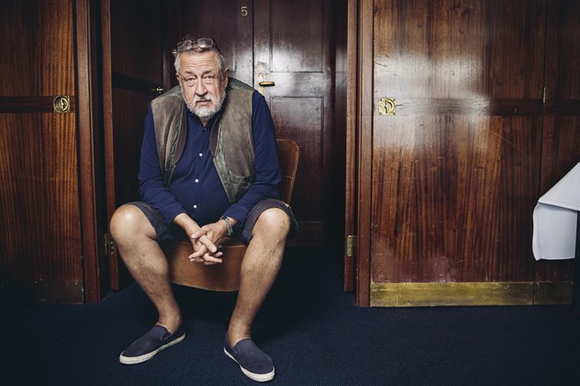 Leif GW Persson är den kändis som svenskarna helst vill ta en öl med. Arkivbild.