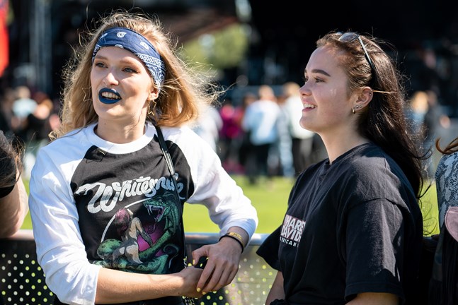 Systrarna Sofia och Linnea Ahläng är inbitna fans av både Europe och Whitesnake.