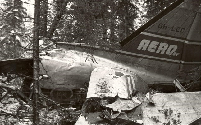"Den syn som mötte på katastrofplatsen var fruktansvärd; förkolnade människokroppar låg mitt bland aluminiumsplittret." Så löd bildtexten i Vasabladet den 4 januari 1961, dagen efter den tragiska flygolyckan i Kvevlaxskogen.