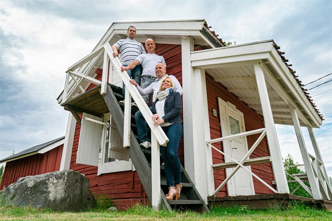 Jeppis Hockeys styrelse modell 2019, uppe från vänster: sekreterare Anders Lind, ordförande Tom Enlund, viceordförande Kenneth Björklund och kassören Johanna Pesola.
