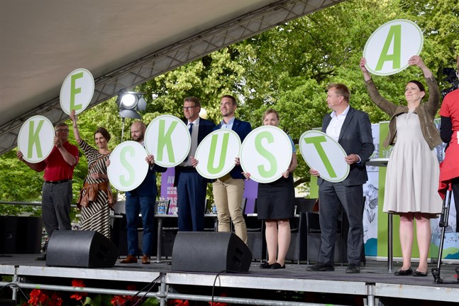 Centern vill bli landets största parti. Under partidagsprogrammet på Finlandsarenan diskutrerades partiets tillstånd i dag.