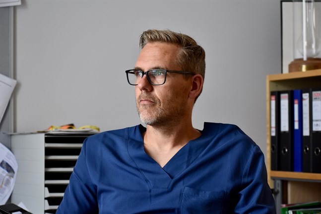 Överläkaren Peter Boström är chef för det urologiska ansvarsområdet vid Åbo universitetscentralsjukhus (ÅUCS). Den urologiska avdelningen vid ÅUCS har patienter från bland annat Åbo, Björneborg, Vasa och Åland, och ibland också från Helsingfors.