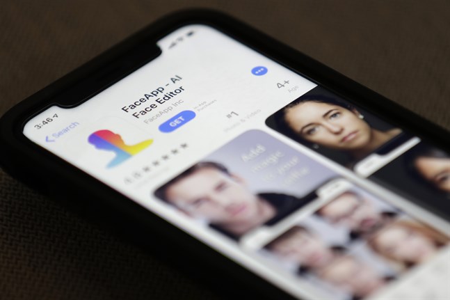 Appen Faceapp på en Iphone.