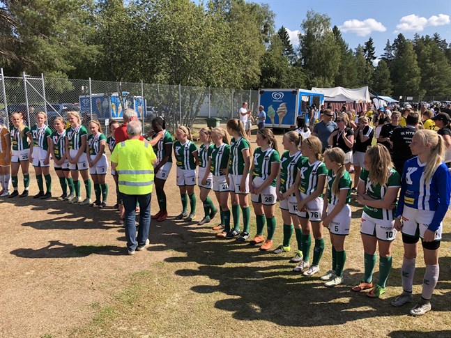 KPV:s C14-flickor får sina bronsmedaljer efter seger över RoPS.