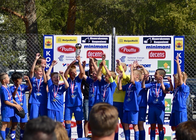 Esse IK firar föreningens första guld i Kokkola-Cup.